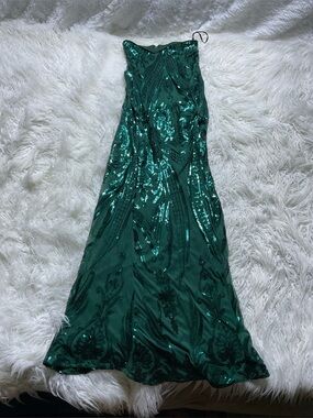 NWT Lulu’s Emerald Green Sequin Strapless Dress